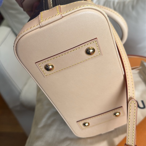 NEW! ALMA BB FROM THE BOUTIQUE! NEW MODEL WITH ADJUSTABLE STRAP! 2025 - Picture 16 of 17